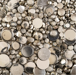 Metales contaminantes que se encuentran en concentraciones bajas y que son perjudiciales para la salud.